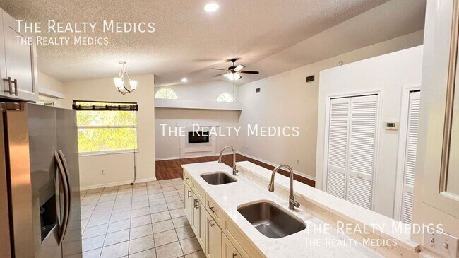 Building Photo - 23 Winding Woods Trail