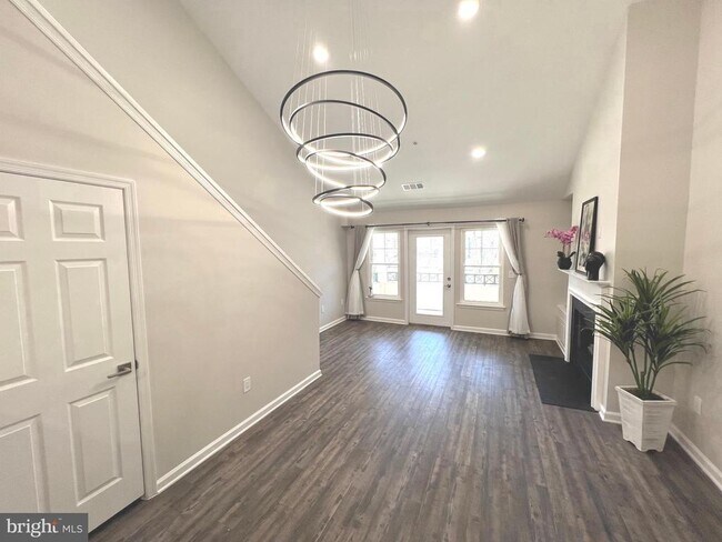 Building Photo - 12020 Taliesin Pl