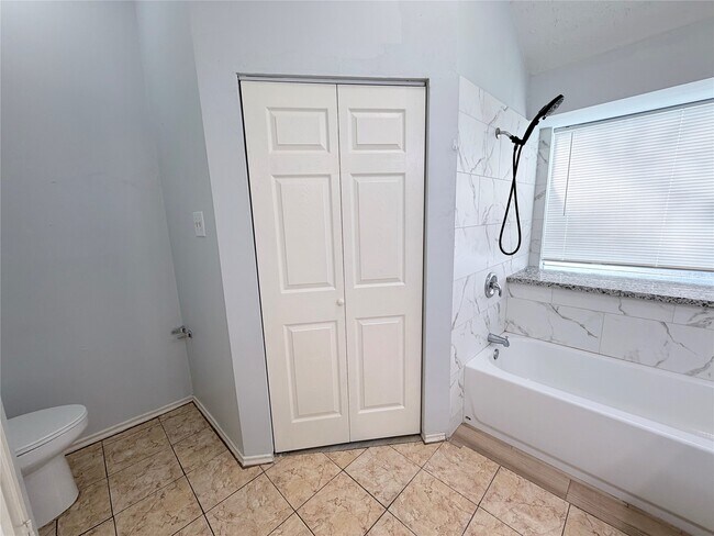 Building Photo - 5310 Park Shore Dr