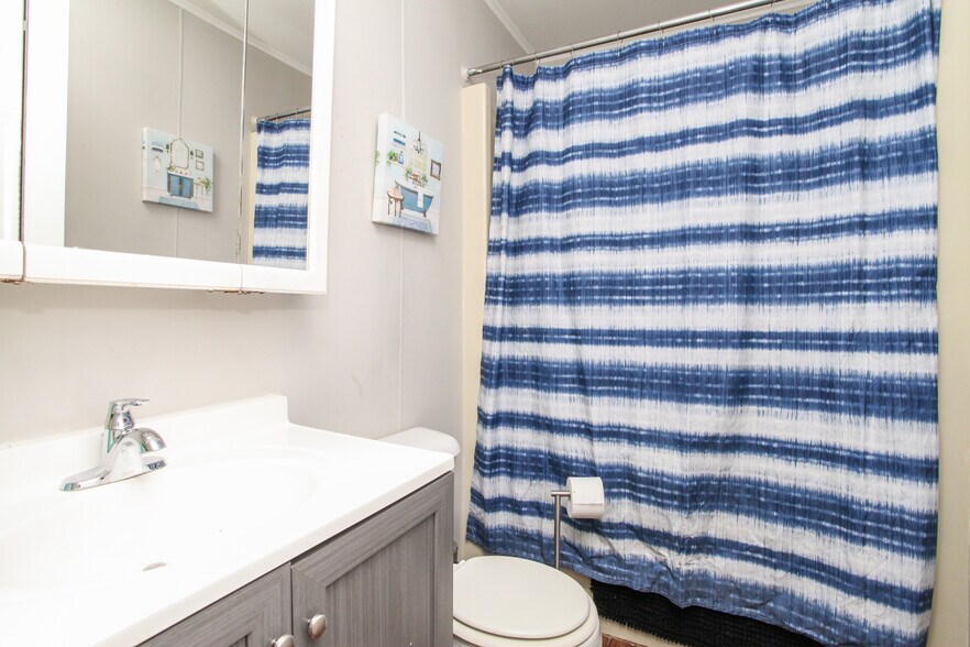 Building Photo - 1025 N Jefferson St