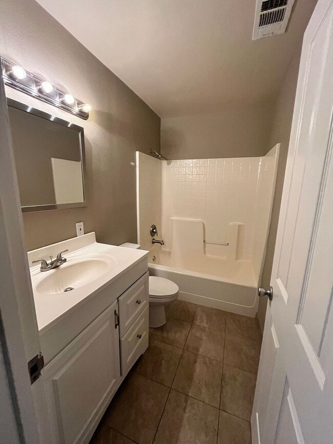 Building Photo - Beautiful 3 Beds 2 Baths House