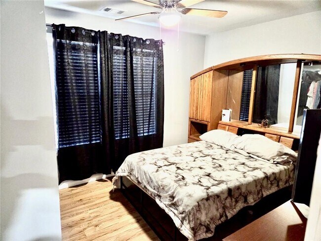 Building Photo - 3310 Stratton Ln