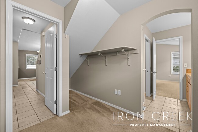 Building Photo - Quiet Abode in Prime Location with Easy Ac...