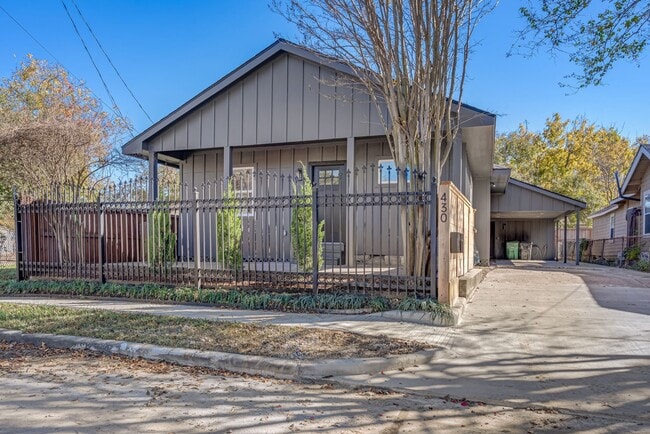 Building Photo - 430 N Hutcheson St