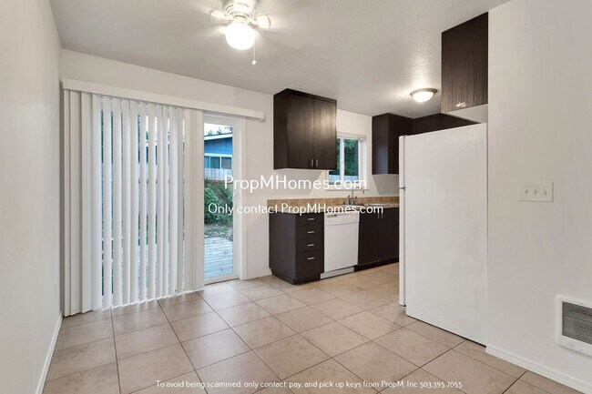 Building Photo - Spacious Retreat in NE Portland - 3 Bedroo...