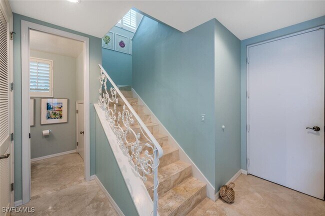 Building Photo - 425 2nd Ave S