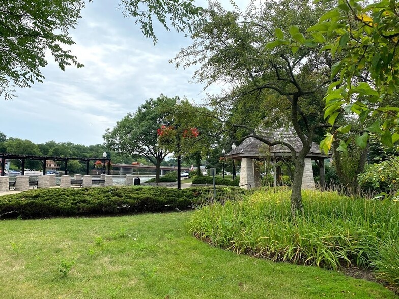 Riverfront park is just steps away - 518 N Harrison St