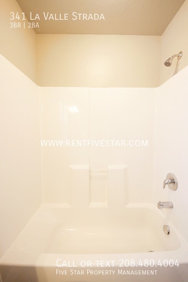 Building Photo - 341 La Valle Strada