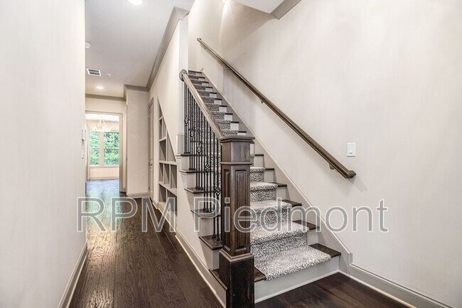 Building Photo - 306 Nottaway Ln