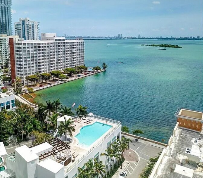 Building Photo - 2020 N Bayshore Dr