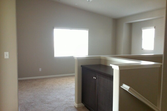 Building Photo - Spacious 4 Bedroom 3 Bath Home in Harlan R...