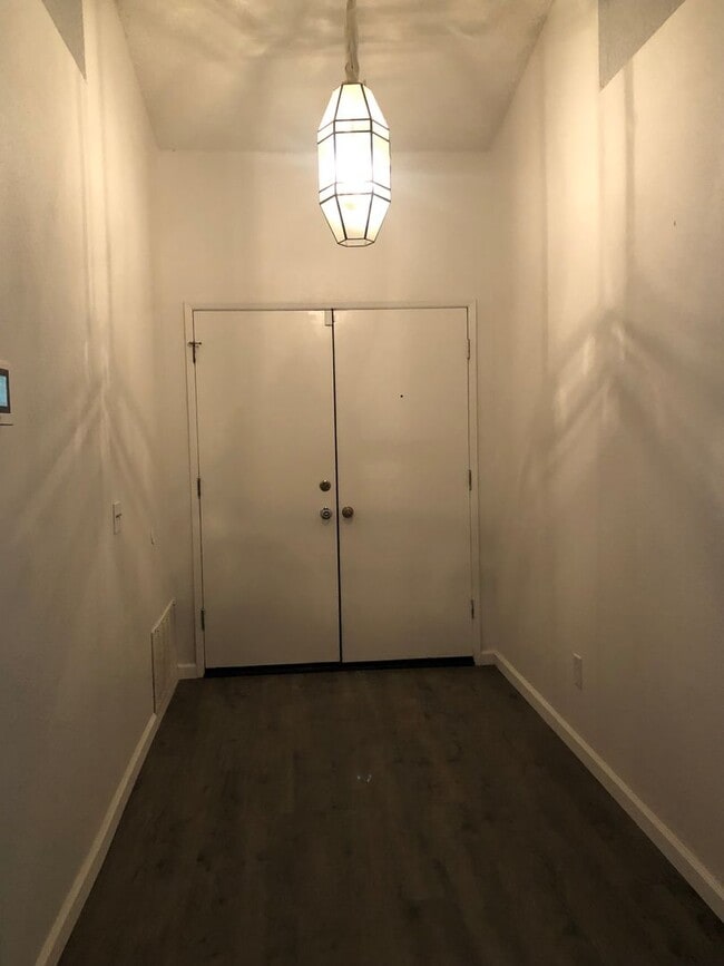 Building Photo - Newly renovated 4 bedroom in canyon crest!