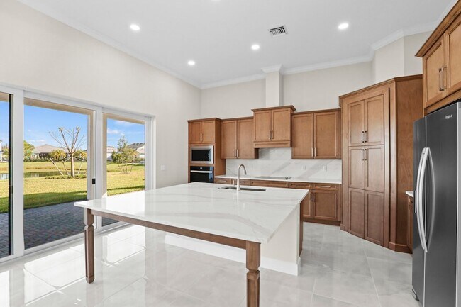 Building Photo - 14823 Wildwood Cir