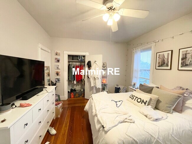 Building Photo - 10 Wave Ave