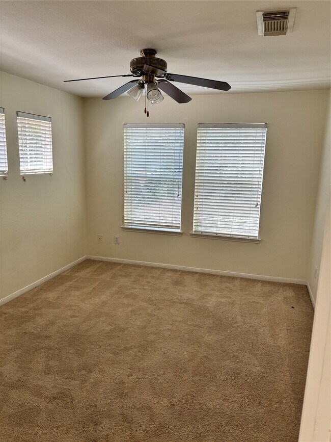 Building Photo - 16 Scarlet Woods Ct