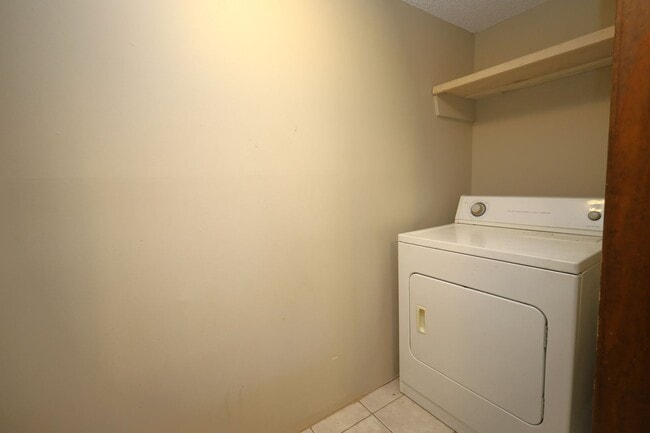 Building Photo - 1307 Baytree Dr