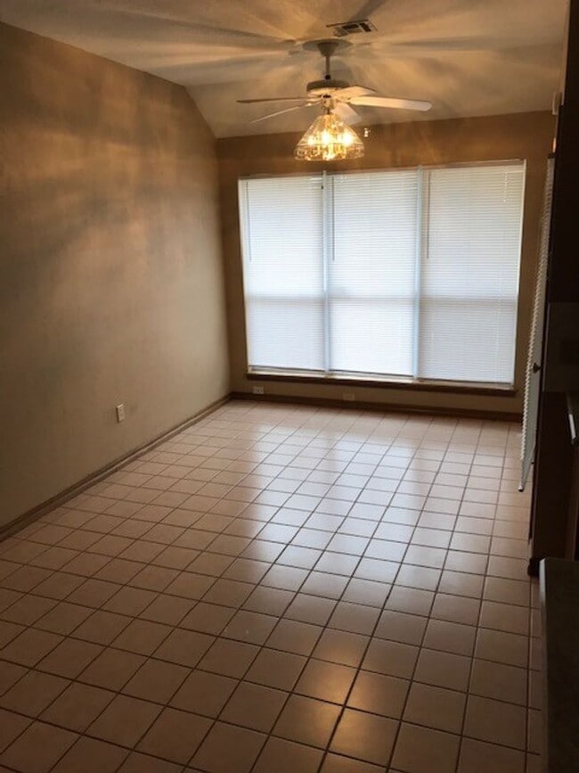 Building Photo - 3 Bedroom 2 Bath in West Norman