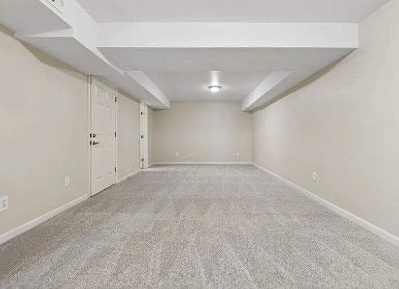 Building Photo - 231 Glenstone Cir