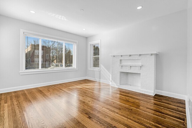 Building Photo - 1837 N Mason Ave