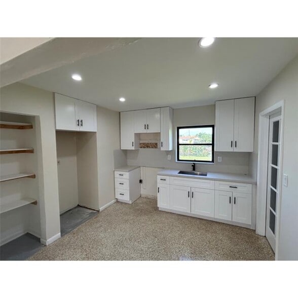 Building Photo - 2020 SW 127th Ct