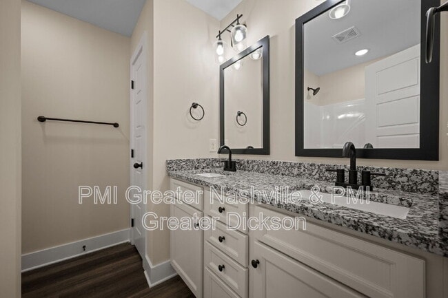 Building Photo - 3005 Longview Court