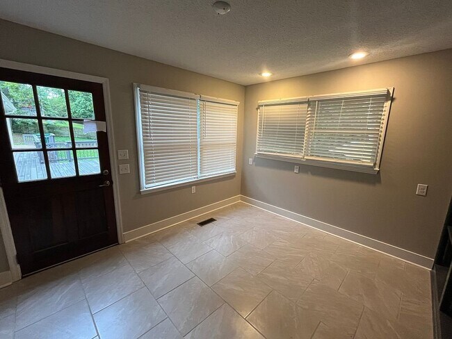 Building Photo - 509 Castlewood Trail