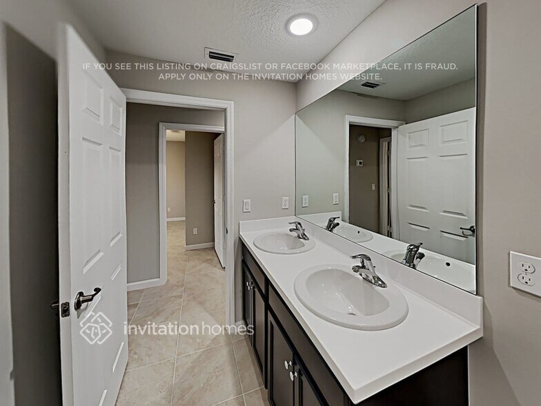 Building Photo - 2407 SE Melon Ct