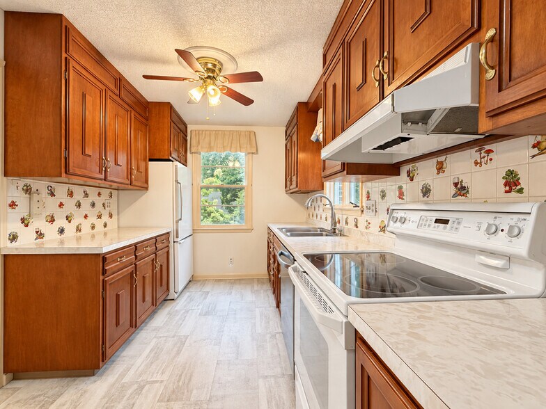 Building Photo - 156 Conestoga Blvd
