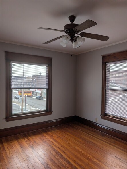 Building Photo - 601 Crescent Ave