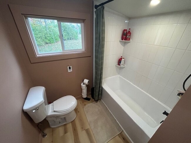 Building Photo - 2 bedroom 1 bath single family home