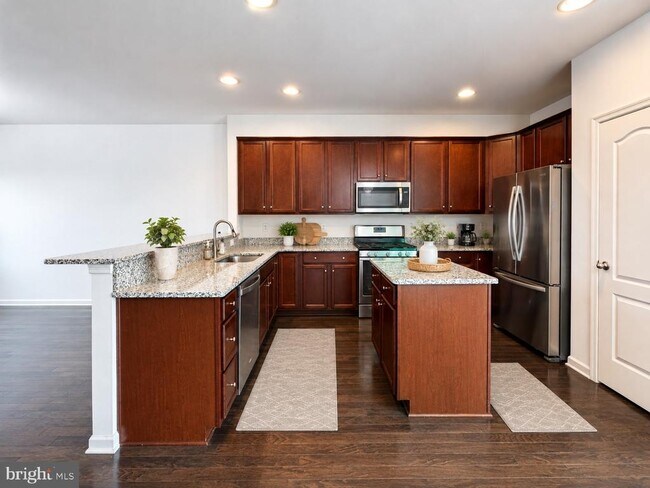 Building Photo - 4811 Hicks Dr
