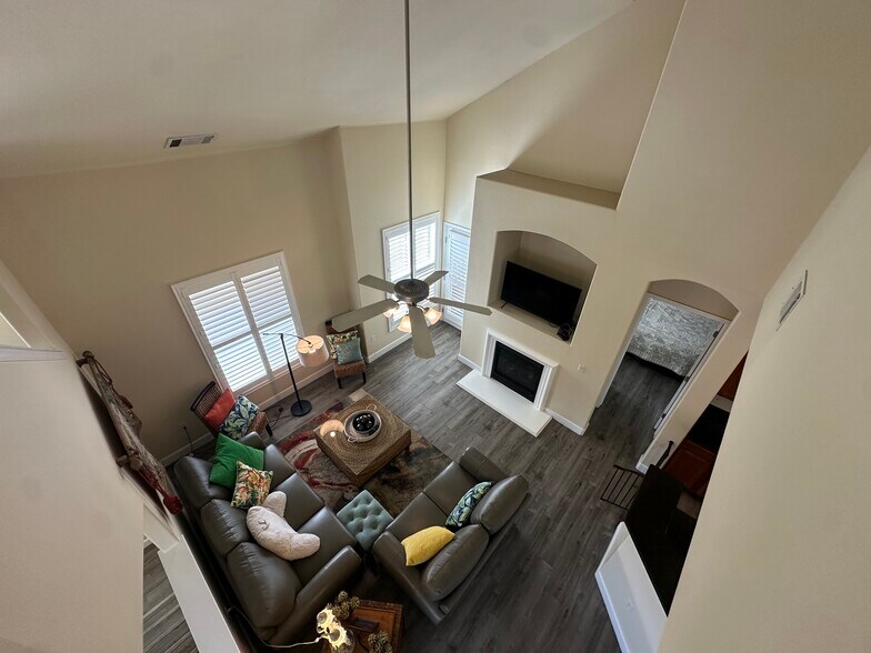 Building Photo - 5350 Dunlay Dr