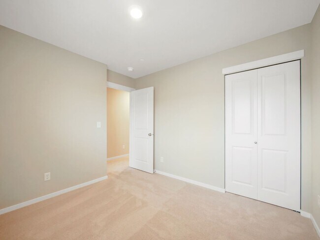Building Photo - 4 Bed and 2.5 Bath Stunning Single-family ...