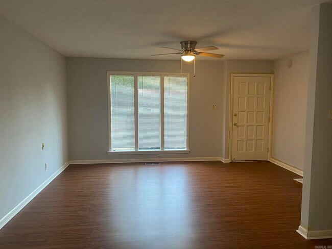 Building Photo - 10883 Bainbridge Dr