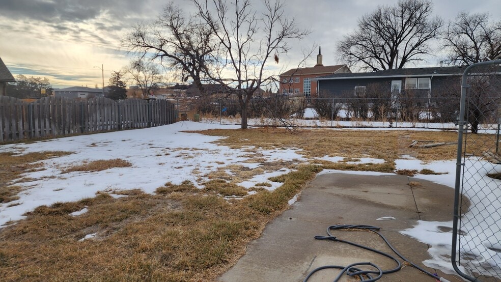 Building Photo - 1133 Country Club Dr