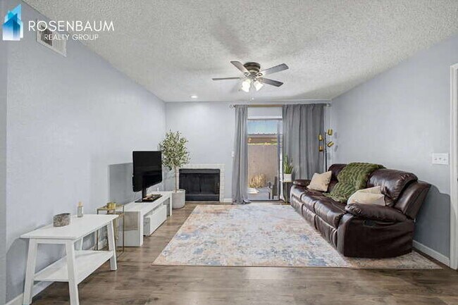 Building Photo - Charming 2-beds, 2-baths ground-level condo nestled in the highly desirable Woodglen Square commu...