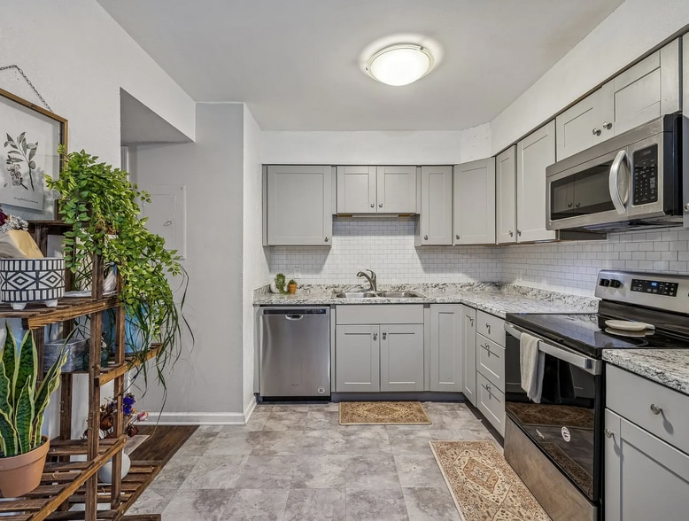 Building Photo - 500 Paragon Mills Rd