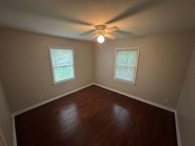 Building Photo - One Story House off Thomas Road