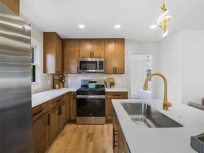 Building Photo - 960 Pine Forest Dr SW