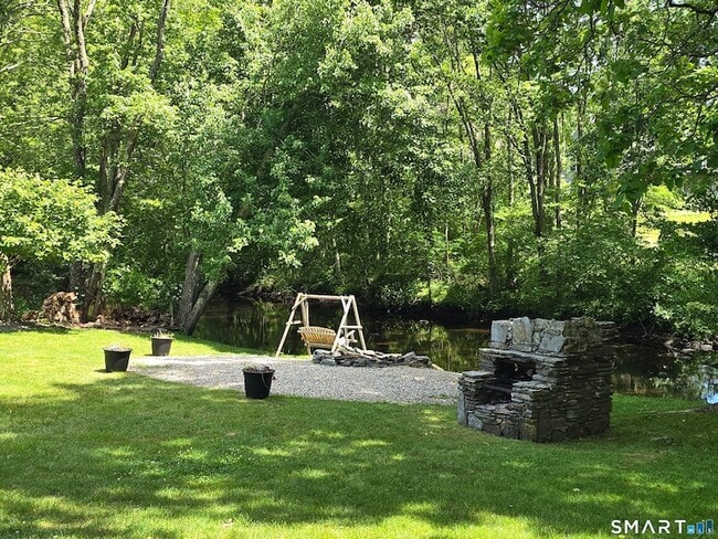 Building Photo - 157 S River Rd