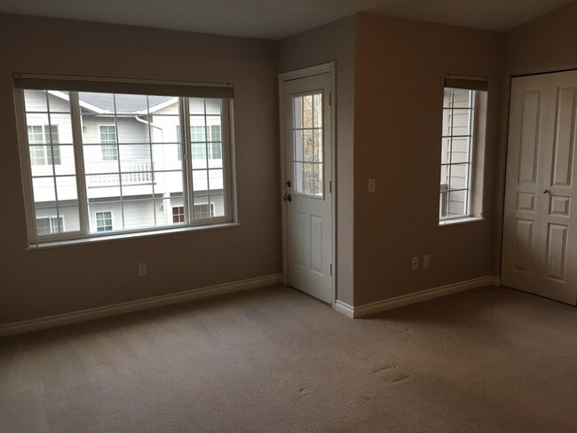 Building Photo - NEW CARPET THROUGHOUT| 2-Bedroom Townhome with Garage