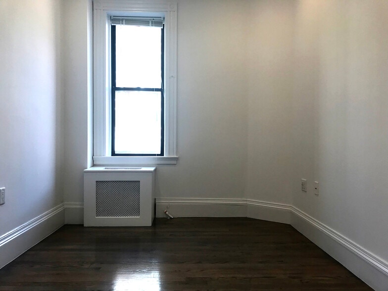 Building Photo - 503 Beacon St
