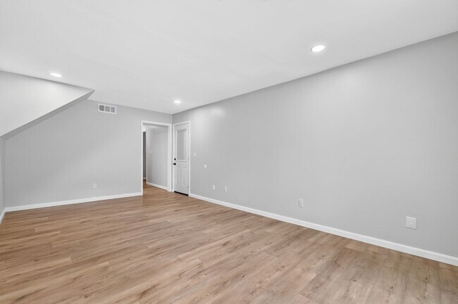 Building Photo - 2136 Sara Ashley Way