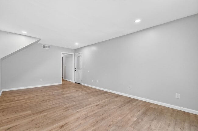 Building Photo - Renovated 3 bed/2 bath in Lithonia!