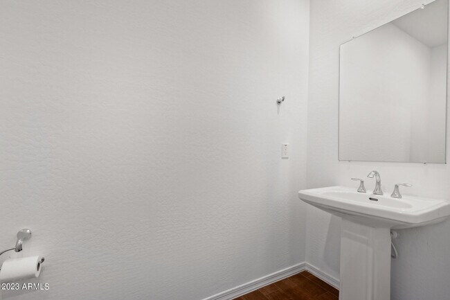 Building Photo - 14038 W Desert Hollow Dr