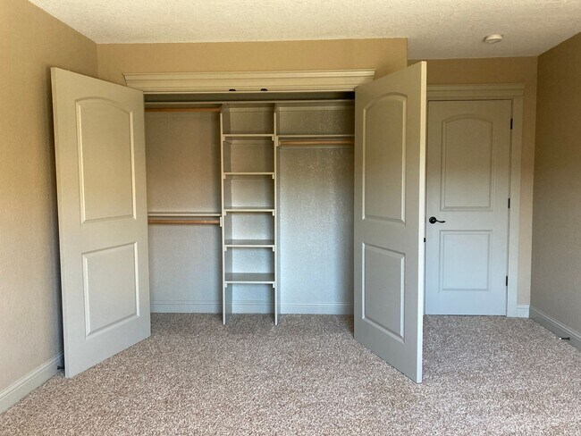 Building Photo - West Meadows Estate 2-Story Home in Salem