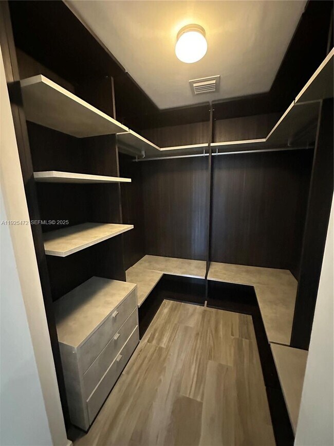 Building Photo - 801 S Miami Ave