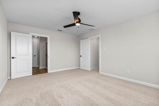 Building Photo - 1006 Whispering Winds Dr