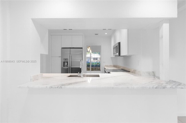 Building Photo - 16412 SW 74 CT