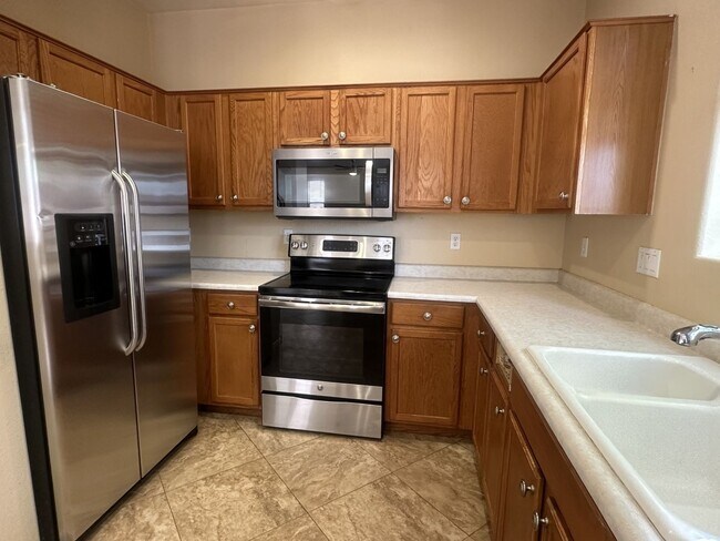 Building Photo - FOR LEASE – 3 BEDROOM, 2.5 BATH TWO STORY HOME WITH COMMUNITY POOL
